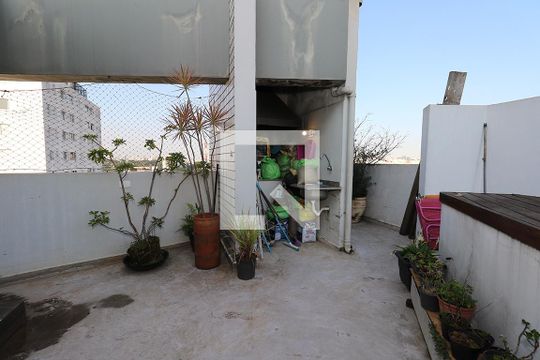 Apartamento à venda com 4 quartos, varanda e churrasqueira. — Terraço e Piscina
