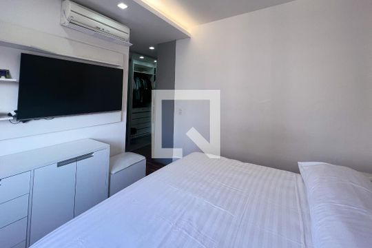 Compra apartamento com 3 quartos na Vila Olímpia. Disponível para compra ou venda. — Suíte 3