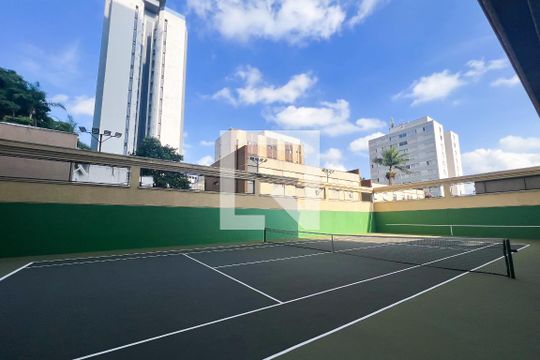Compra apartamento com 3 quartos na Vila Olímpia. Disponível para compra ou venda. — Quadra Esportiva