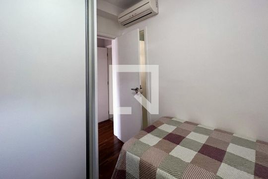Compra apartamento com 3 quartos na Vila Olímpia. Disponível para compra ou venda. — Suíte 1