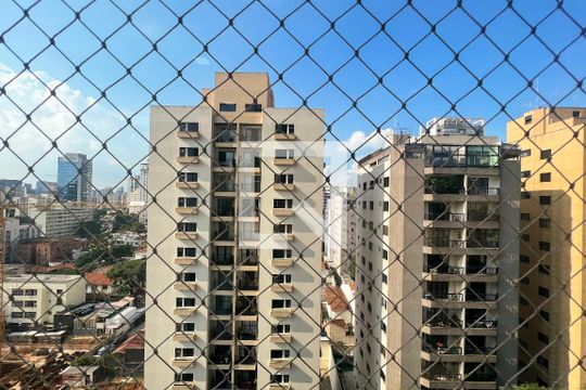 Compra apartamento com 3 quartos na Vila Olímpia. Disponível para compra ou venda. — Vista