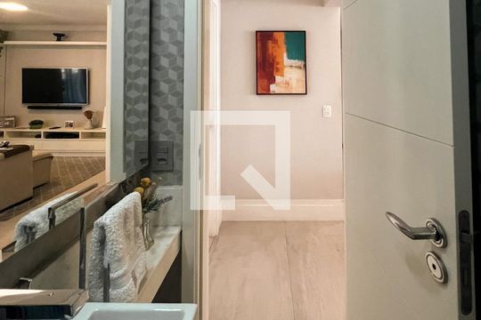 Compra apartamento com 3 quartos na Vila Olímpia. Disponível para compra ou venda. — Lavabo