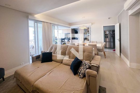 Compra apartamento com 3 quartos na Vila Olímpia. Disponível para compra ou venda. — foto 1