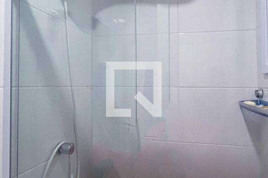 Compra apartamento com 3 quartos na Vila Olímpia. Disponível para compra ou venda. — Banheiro de Serviço
