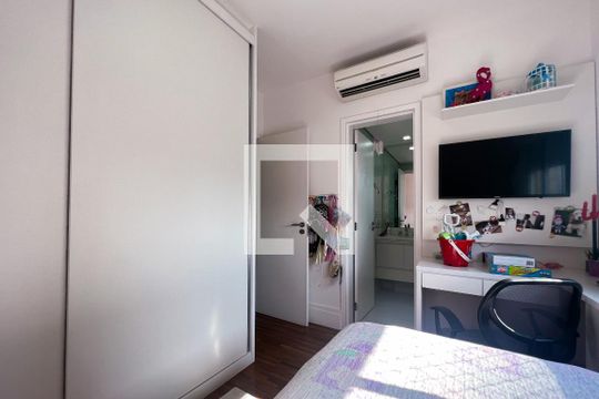 Compra apartamento com 3 quartos na Vila Olímpia. Disponível para compra ou venda. — Suite 2