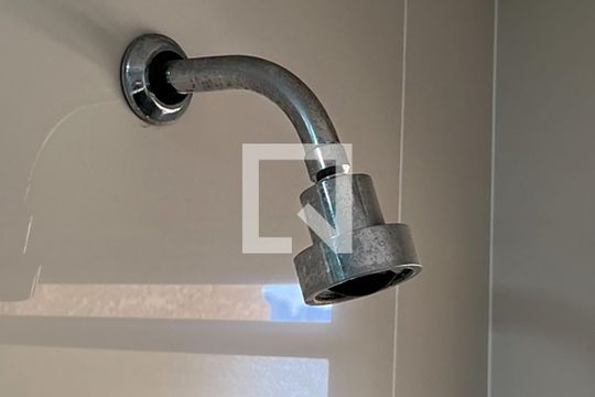 Compra apartamento com 3 quartos na Vila Olímpia. Disponível para compra ou venda. — Banheiro da Suíte 2
