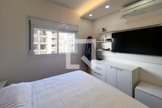 Compra apartamento com 3 quartos na Vila Olímpia. Disponível para compra ou venda. — Suíte 3