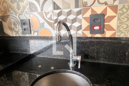 Compra apartamento com 3 quartos na Vila Olímpia. Disponível para compra ou venda. — Varanda