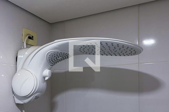 Compra apartamento com 3 quartos na Vila Olímpia. Disponível para compra ou venda. — Banheiro de Serviço