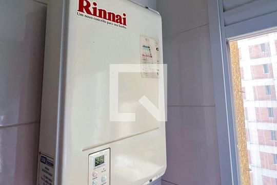 Compra apartamento com 3 quartos na Vila Olímpia. Disponível para compra ou venda. — Área de Serviço