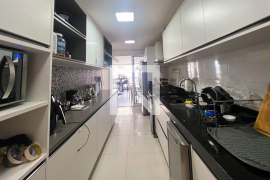 Compra apartamento com 3 quartos na Vila Olímpia. Disponível para compra ou venda. — Cozinha