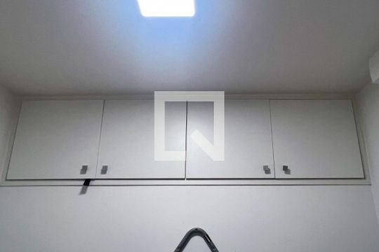 Compra apartamento com 3 quartos na Vila Olímpia. Disponível para compra ou venda. — Quarto de Serviço