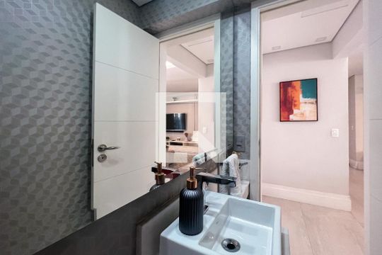 Compra apartamento com 3 quartos na Vila Olímpia. Disponível para compra ou venda. — Lavabo