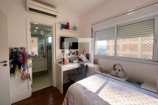 Compra apartamento com 3 quartos na Vila Olímpia. Disponível para compra ou venda. — Suite 2