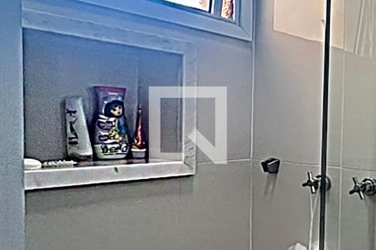 Compra apartamento com 3 quartos na Vila Olímpia. Disponível para compra ou venda. — Banheiro da Suíte 2