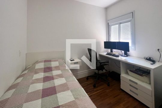 Compra apartamento com 3 quartos na Vila Olímpia. Disponível para compra ou venda. — Suíte 1