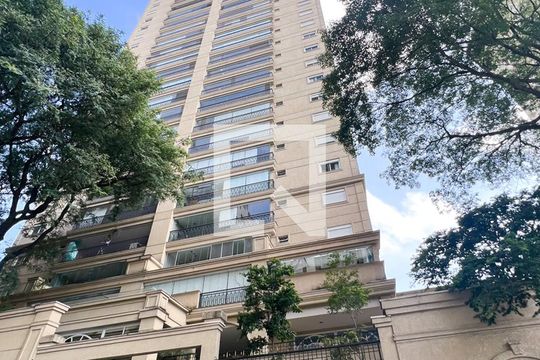 Compra apartamento com 3 quartos na Vila Olímpia. Disponível para compra ou venda. — Fachada