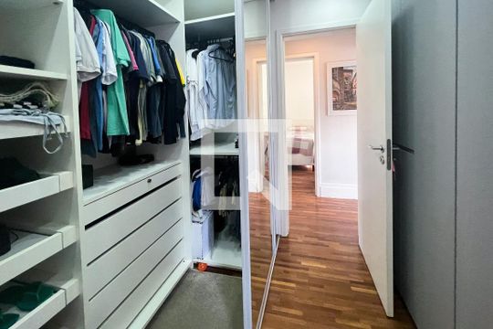 Compra apartamento com 3 quartos na Vila Olímpia. Disponível para compra ou venda. — Suíte 3