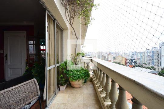 Apartamento à venda na Vila Clementino com 4 quartos, quintal, varanda e piscina no condomínio. — Varanda