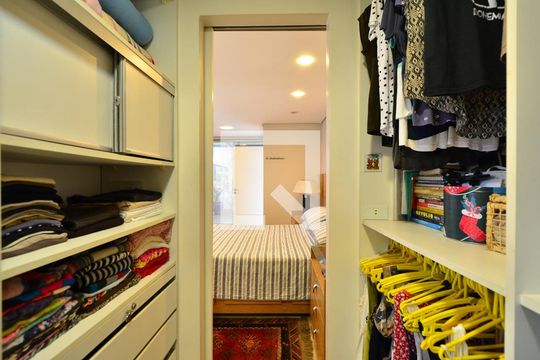 Apartamento à venda na Vila Clementino com 4 quartos, quintal, varanda e piscina no condomínio. — Suíte 2