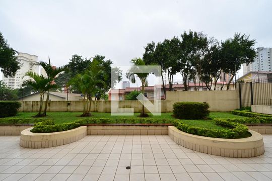 Apartamento à venda na Vila Clementino com 4 quartos, quintal, varanda e piscina no condomínio. — Área comum