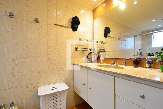Apartamento à venda na Vila Clementino com 4 quartos, quintal, varanda e piscina no condomínio. — Banheiro da Suíte 1