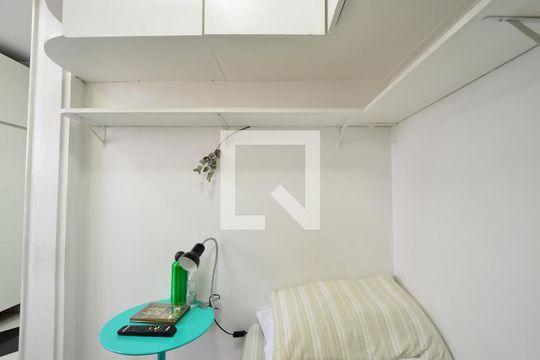 Apartamento à venda na Vila Clementino com 4 quartos, quintal, varanda e piscina no condomínio. — Quarto de Serviço