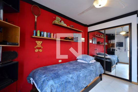 Apartamento à venda na Vila Clementino com 4 quartos, quintal, varanda e piscina no condomínio. — Quarto