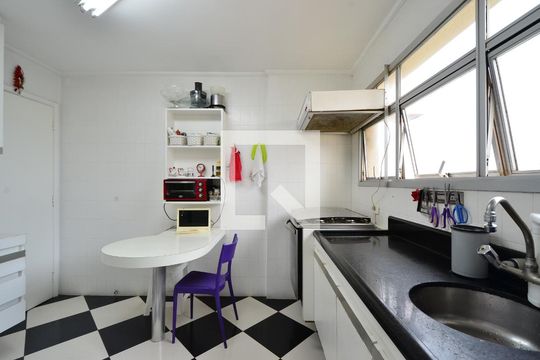 Apartamento à venda na Vila Clementino com 4 quartos, quintal, varanda e piscina no condomínio. — Cozinha