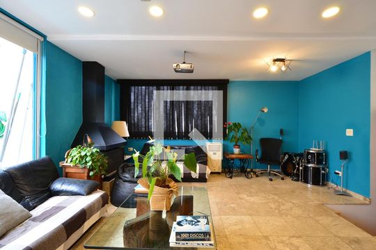 Apartamento à venda na Vila Clementino com 4 quartos, quintal, varanda e piscina no condomínio. — Cobertura