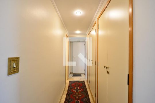 Apartamento à venda na Vila Clementino com 4 quartos, quintal, varanda e piscina no condomínio. — Corredor