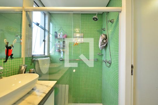 Apartamento à venda na Vila Clementino com 4 quartos, quintal, varanda e piscina no condomínio. — Banheiro da Suíte 2