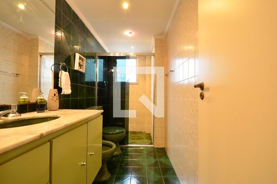 Apartamento à venda na Vila Clementino com 4 quartos, quintal, varanda e piscina no condomínio. — Banheiro Social