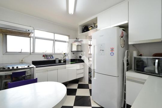 Apartamento à venda na Vila Clementino com 4 quartos, quintal, varanda e piscina no condomínio. — Cozinha