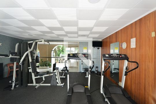 Apartamento à venda na Vila Clementino com 4 quartos, quintal, varanda e piscina no condomínio. — Academia