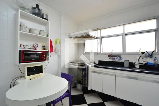 Apartamento à venda na Vila Clementino com 4 quartos, quintal, varanda e piscina no condomínio. — Cozinha