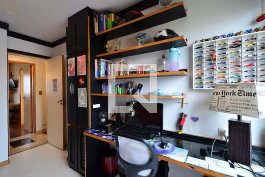 Apartamento à venda na Vila Clementino com 4 quartos, quintal, varanda e piscina no condomínio. — Quarto