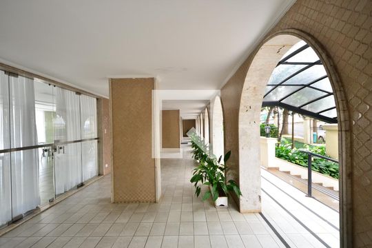 Apartamento à venda na Vila Clementino com 4 quartos, quintal, varanda e piscina no condomínio. — Área comum