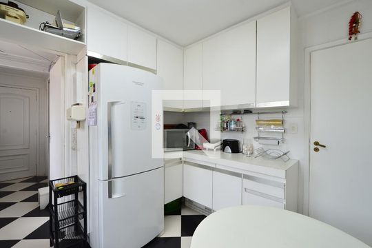 Apartamento à venda na Vila Clementino com 4 quartos, quintal, varanda e piscina no condomínio. — Cozinha