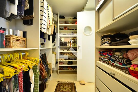 Apartamento à venda na Vila Clementino com 4 quartos, quintal, varanda e piscina no condomínio. — Suíte 2