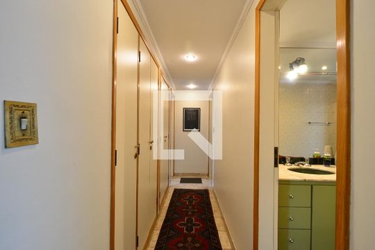 Apartamento à venda na Vila Clementino com 4 quartos, quintal, varanda e piscina no condomínio. — Corredor