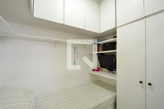 Apartamento à venda na Vila Clementino com 4 quartos, quintal, varanda e piscina no condomínio. — Quarto de Serviço