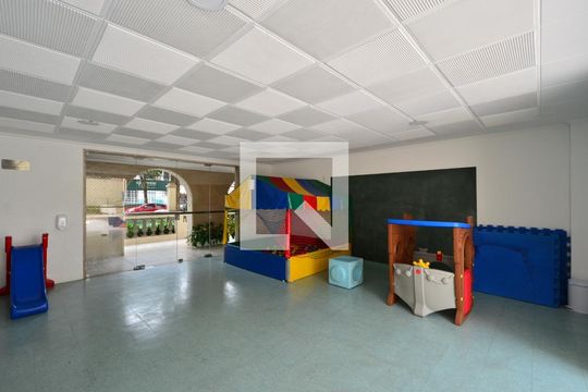 Apartamento à venda na Vila Clementino com 4 quartos, quintal, varanda e piscina no condomínio. — Brinquedoteca