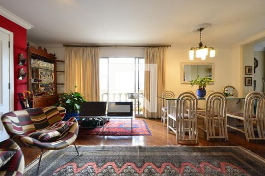 Apartamento à venda na Vila Clementino com 4 quartos, quintal, varanda e piscina no condomínio. — Sala