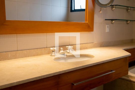 Apartamento em Campo Belo, com 4 dormitórios. Excelente opção para compra ou venda! — Banheiro Quarto 4 - Suíte Master