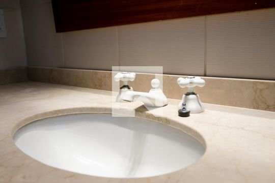 Apartamento em Campo Belo, com 4 dormitórios. Excelente opção para compra ou venda! — Banheiro Quarto 3 - Suíte