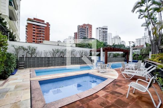Apartamento em Campo Belo, com 4 dormitórios. Excelente opção para compra ou venda! — Piscina