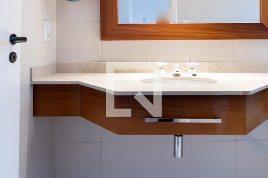 Apartamento em Campo Belo, com 4 dormitórios. Excelente opção para compra ou venda! — Banheiro Quarto 3 - Suíte
