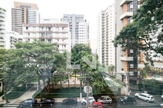 Apartamento em Campo Belo, com 4 dormitórios. Excelente opção para compra ou venda! — Varanda - Vista