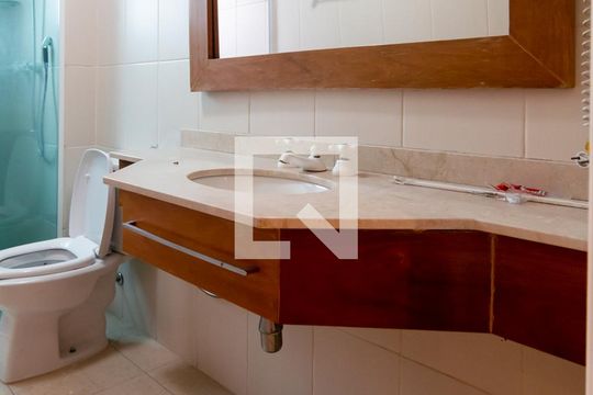Apartamento em Campo Belo, com 4 dormitórios. Excelente opção para compra ou venda! — Banheiro Social